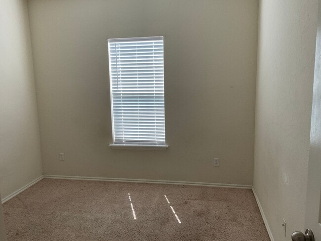 Foto del edificio - 6800 Old Glory Ln