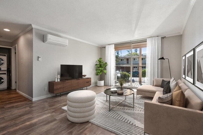 Interior Photo - Atrium Downtown