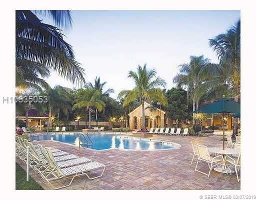 Foto del edificio - 2021 Renaissance Blvd