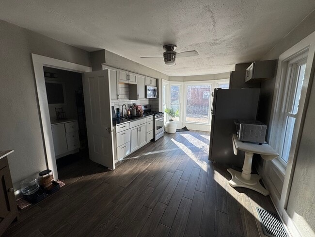 Foto del edificio - 123 E 7th St