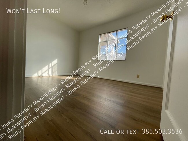 Foto del edificio - 3 Bedroom/1 Bathroom Triplex in SLC