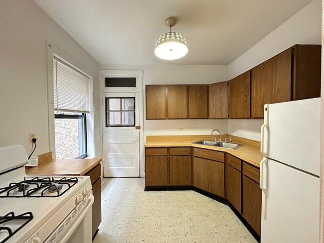 Foto del edificio - 3522 N Racine Ave