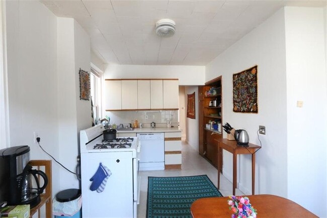 Building Photo - 5 Elmer St