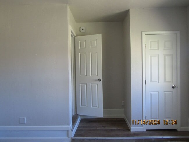 Building Photo - New listing West Side! hard surface flooring.