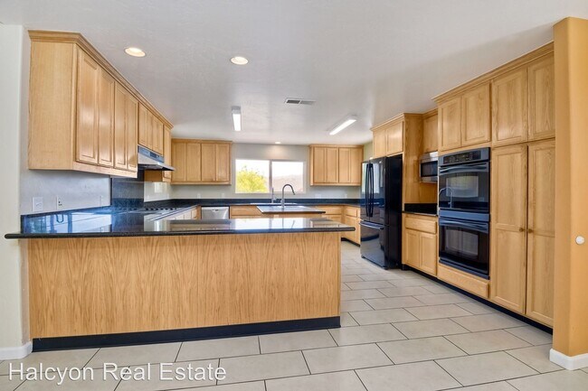 Foto del edificio - 7 br, 5 bath House - 14950 Garden Road
