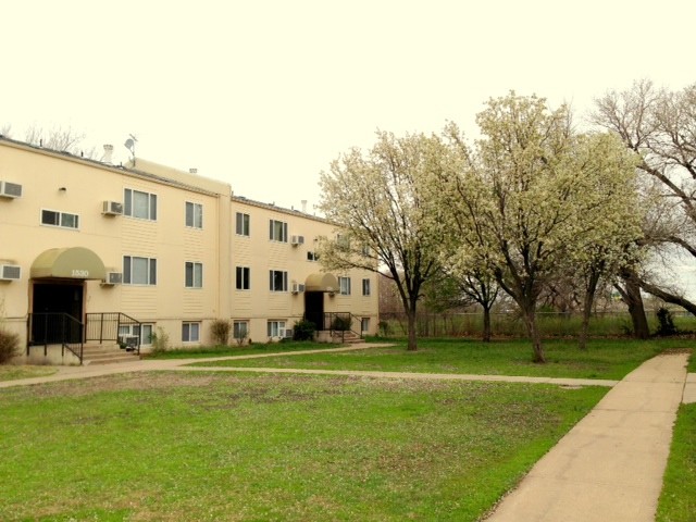 Building Photo - 1510 E 17th St N