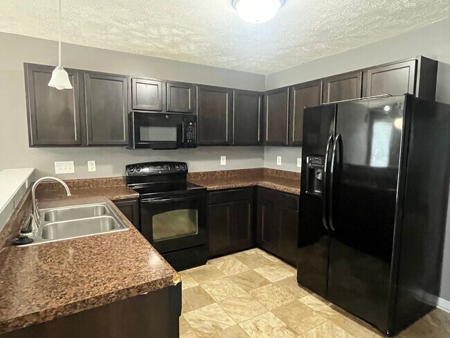 Foto del edificio - Charming 3 Bed Raeford Home with Fenced Yard