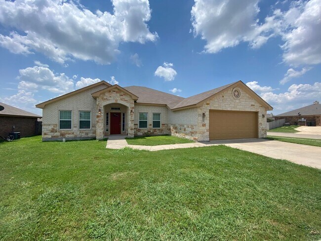 Building Photo - Huge 4 bedroom plus study house with gourm...