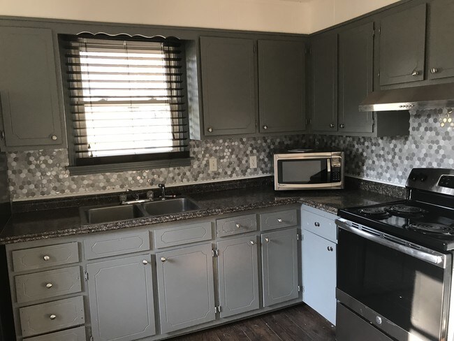 Foto del edificio - 4012 Edwards Ave