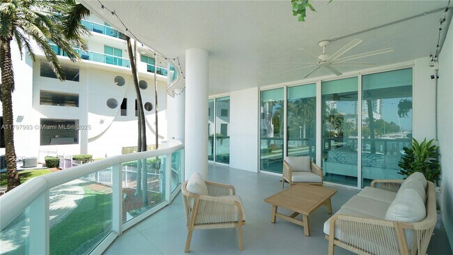 Foto del edificio - 7918 Harbor Island Dr