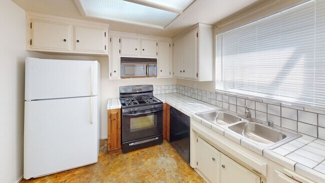 Building Photo - *DEPOSIT PENDING* 3 Bedroom 2.5 Bathroom H...