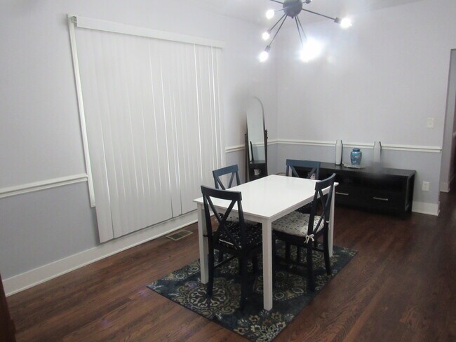 Foto del edificio - 4922 W Adams St