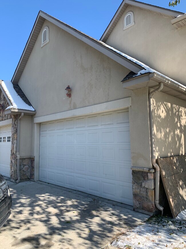 Building Photo - 934 Courtyard Ln