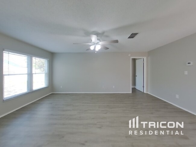 Building Photo - 3200 Running Deer Path Kissimmee FL