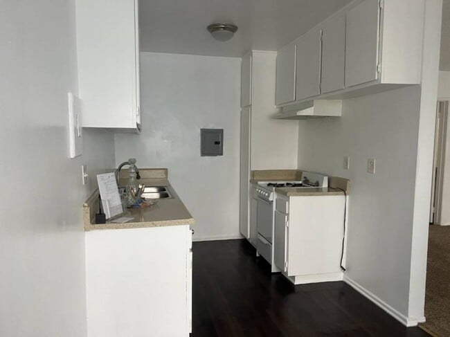 Foto del edificio - 1.0 bedroom in Los Angeles California 91343