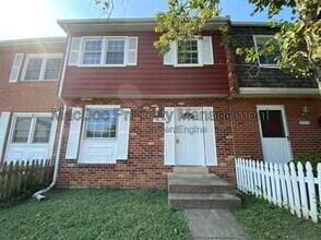 Building Photo - 2321 McClellan Ct