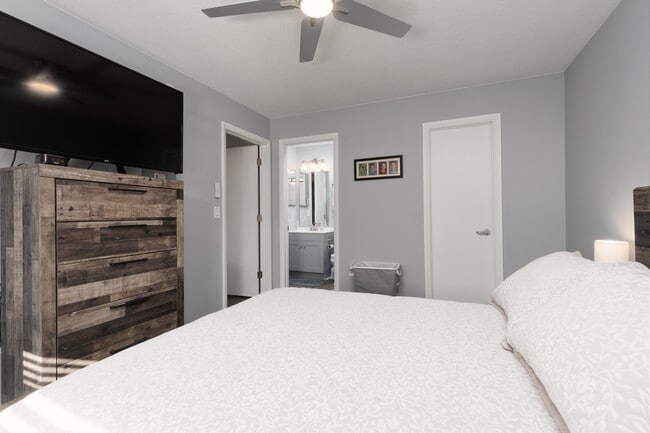 Foto del edificio - 100 Pulsipher Ln