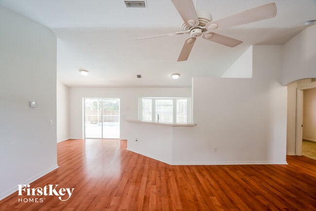 Building Photo - 2833 Alesio Ave