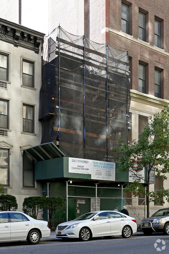 Building Photo - 1562 Second Ave