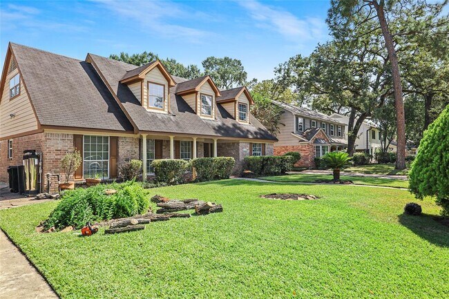 Foto del edificio - 910 N Wilcrest Dr