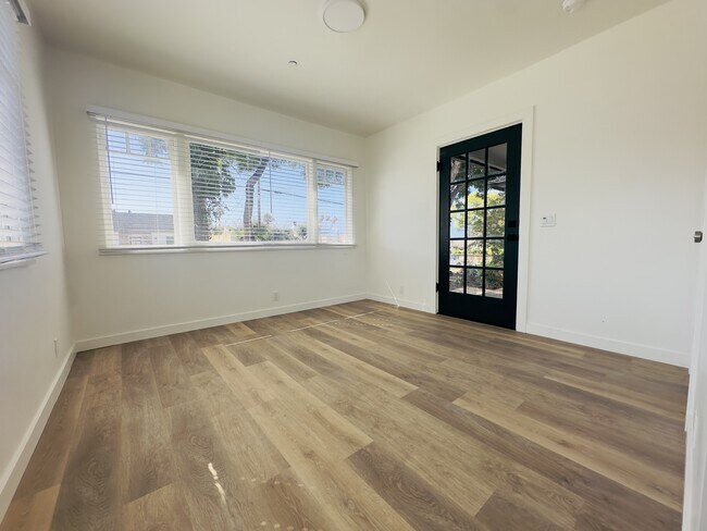 Building Photo - 1319 Cacique Street