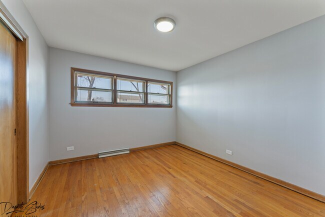 Building Photo - 965 S Cedar Ave
