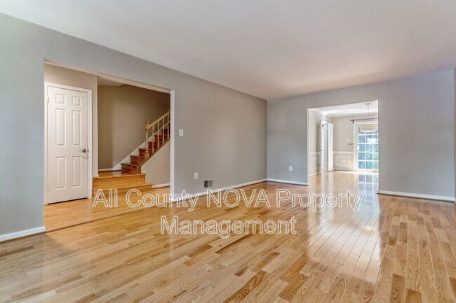 Building Photo - 6410 Seven Oaks Ct