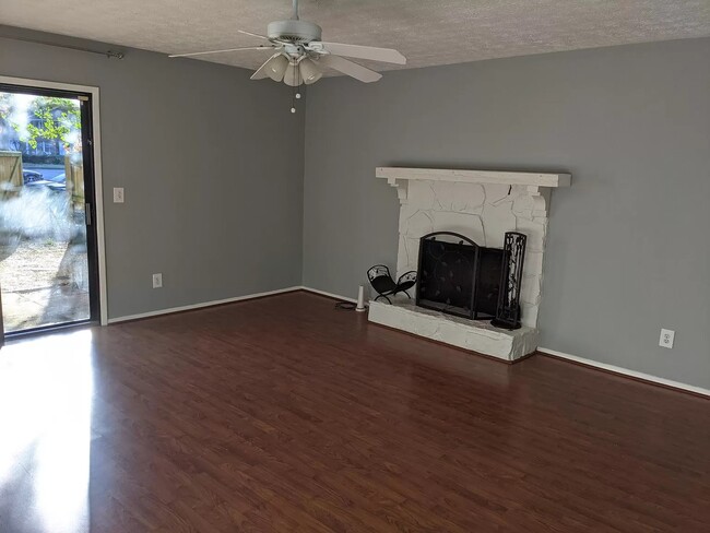 Foto del edificio - 930 Regency Path Dr