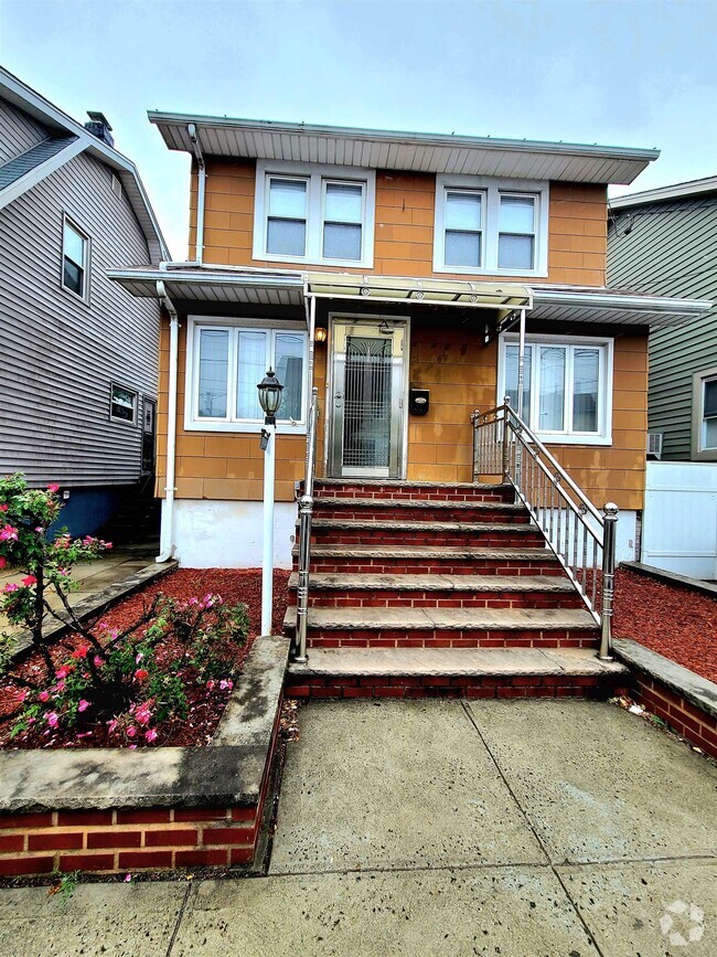 Building Photo - 8309 Grand Ave