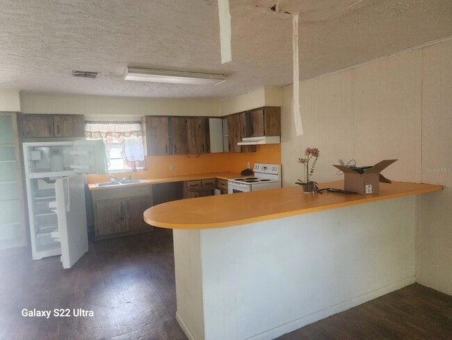 Building Photo - 1817 Los Pinos Rd