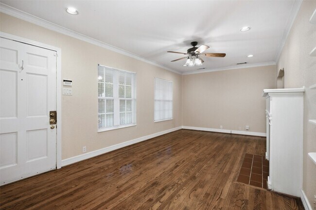 Foto del edificio - 6219 Penrose Ave