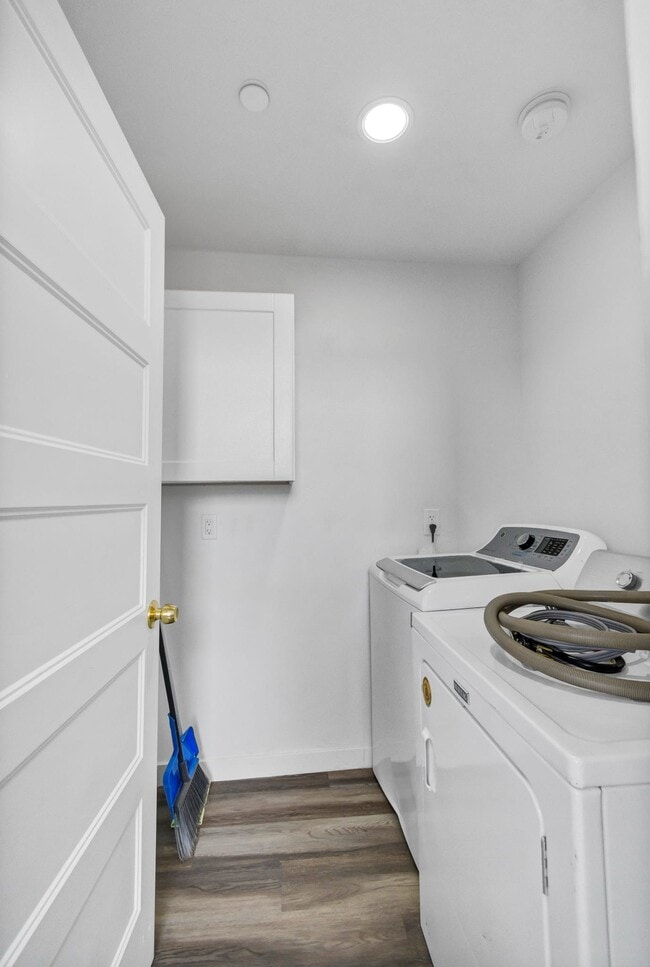 Building Photo - VINTAGE VAULT