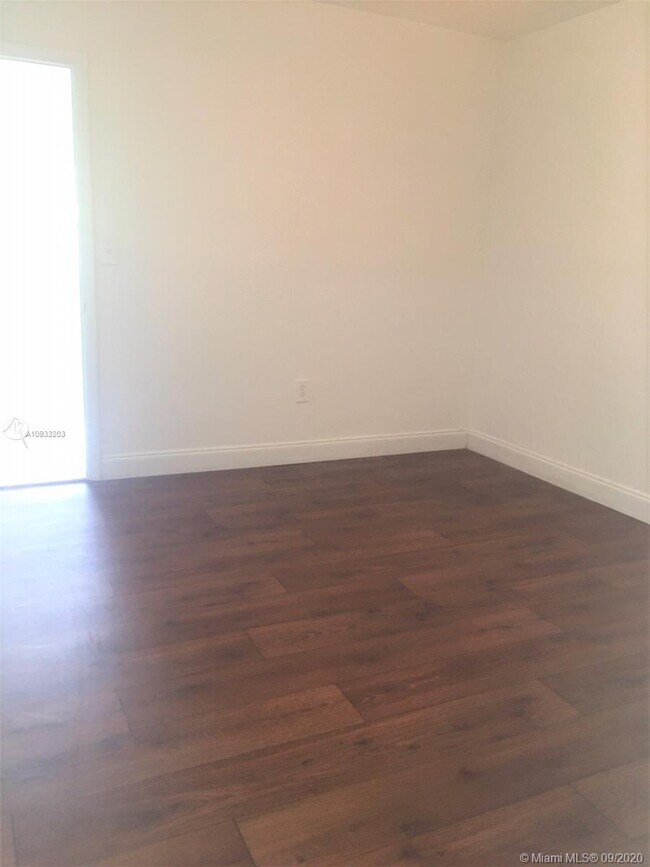 Foto del edificio - 8200-8390 SW 65th Ave