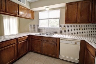 Building Photo - 10024 Spring Pl Dr