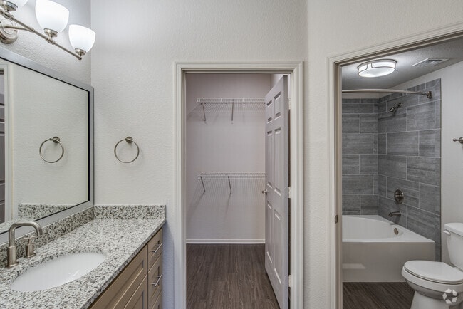 Renovated Apartment Home - SolVida Central