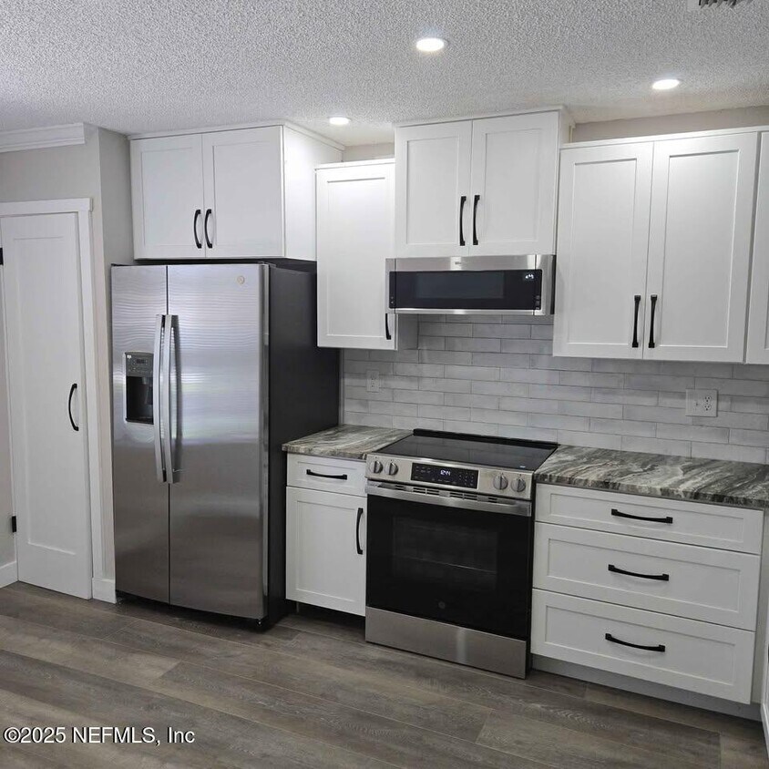 Foto principal - 2074 Sea Hawk Dr