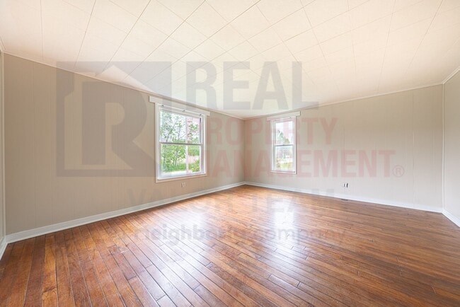 Building Photo - 5066 Newton Falls Rd