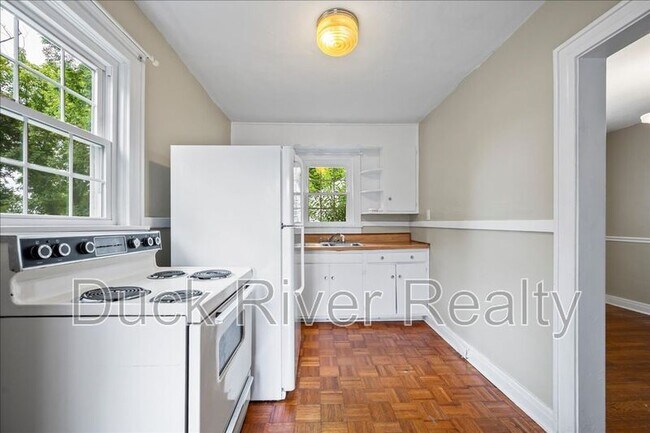 Foto del edificio - 2135 Thomas Ave