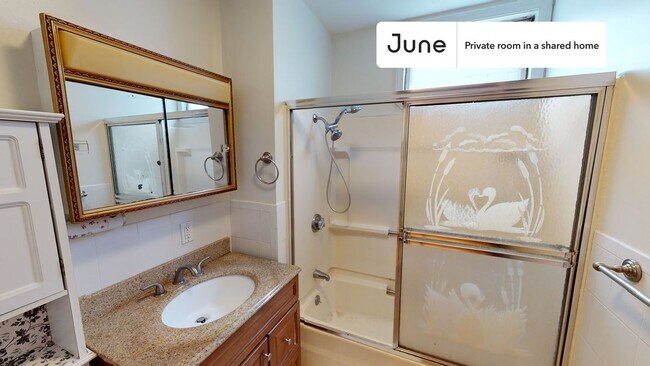 Foto del edificio - Room in Shared 5 bed/1 bath home