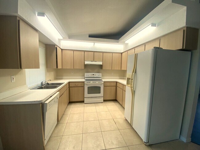 Building Photo - 30299 Holly Rd