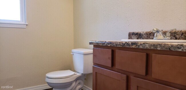 Building Photo - 3 br, 1 bath House - 816 Robin Dr