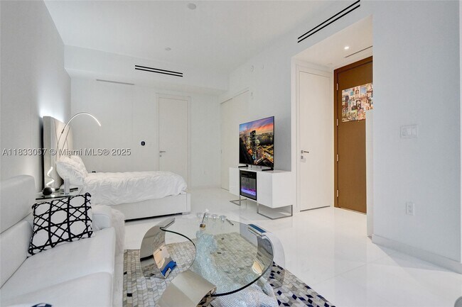 Building Photo - 300 Biscayne Blvd