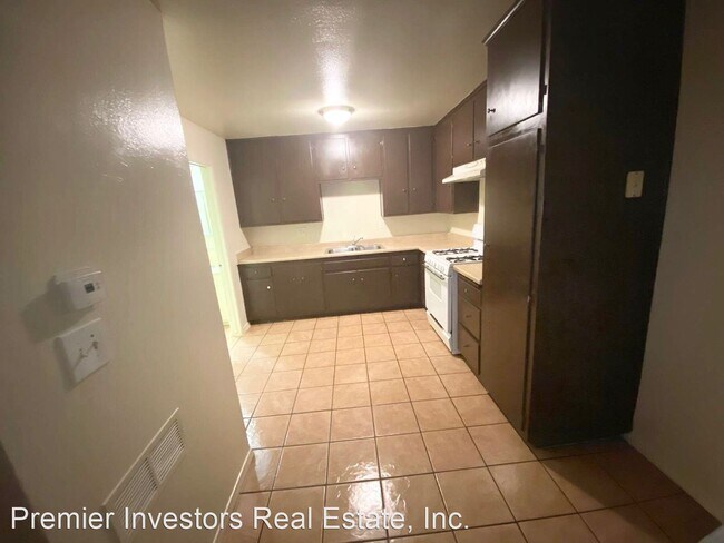 Foto del edificio - 320 N Begonia Ave