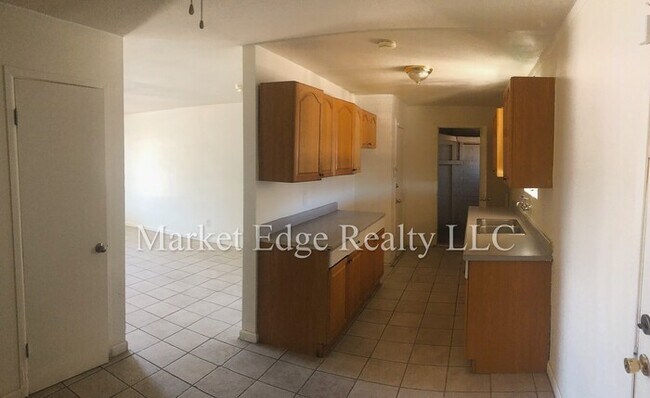 Building Photo - 5015 W MacKenzie Dr