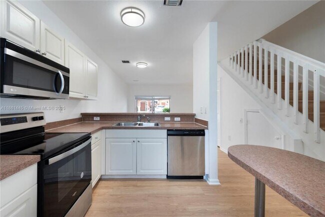 Building Photo - 2 bedroom in Miami Gardens FL 2500