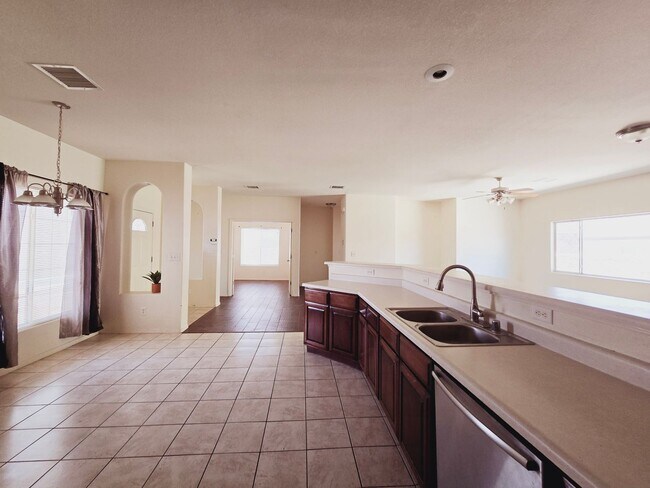 Building Photo - Charming 4 bedroom, 2 bath in Anthony, TX