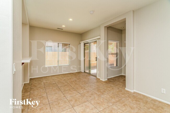 Building Photo - 931 W Oak Tree Ln