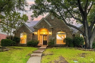 Building Photo - 9611 E Oaks Ln