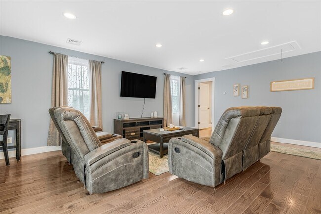 Foto del edificio - 150 Mason Ave