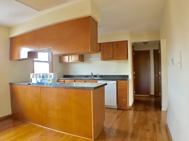 Foto del edificio - 2 Bedroom - 79th & Pulaski